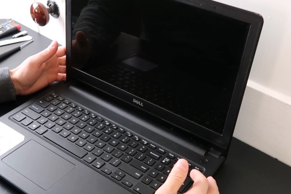 Ноутбук не включается без зарядки