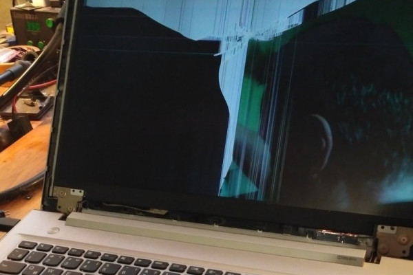Ремонт трещин на экране ноутбука